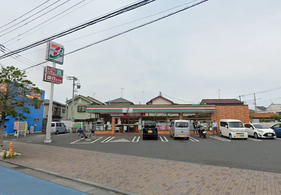 コンビニ　セブンイレブン（コンビニ）まで292m