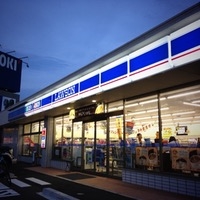 コンビニ　ローソン 粕屋口ノ坪店（コンビニ）まで227m