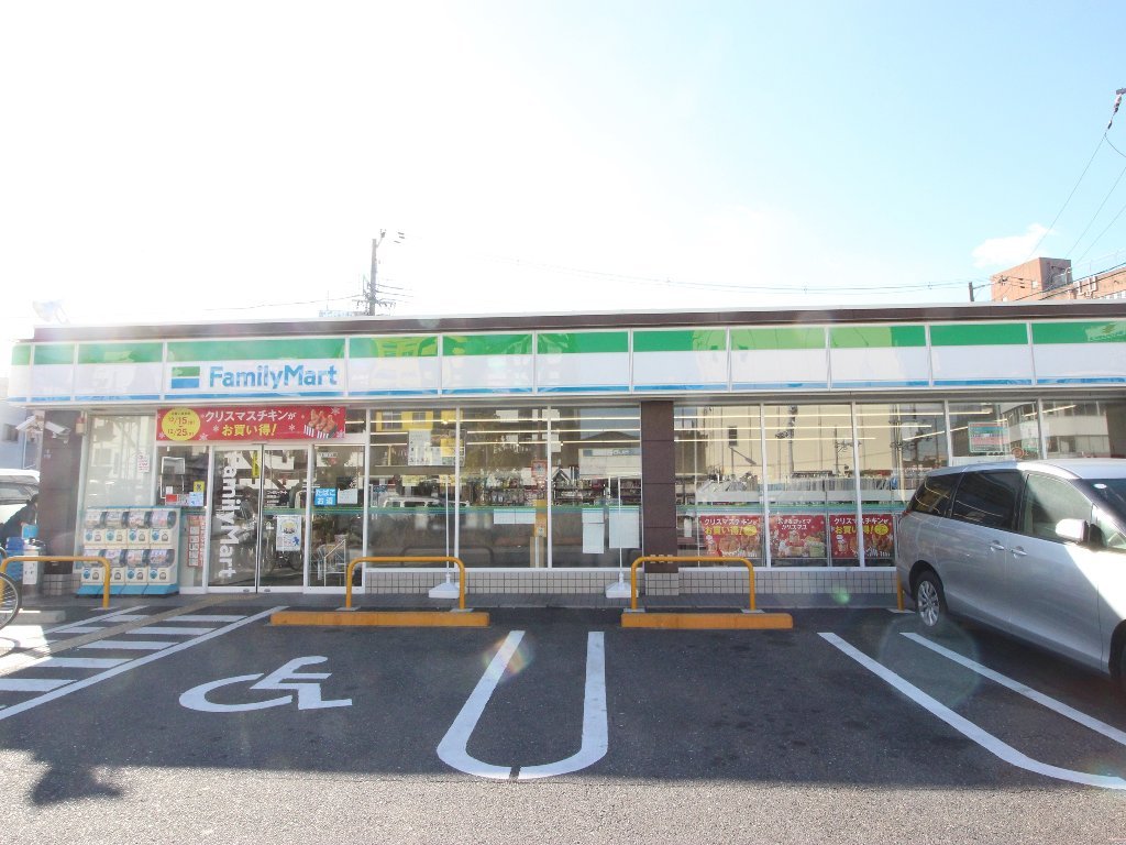 コンビニ　ファミリーマート 北津守3丁目店（コンビニ）まで756m
