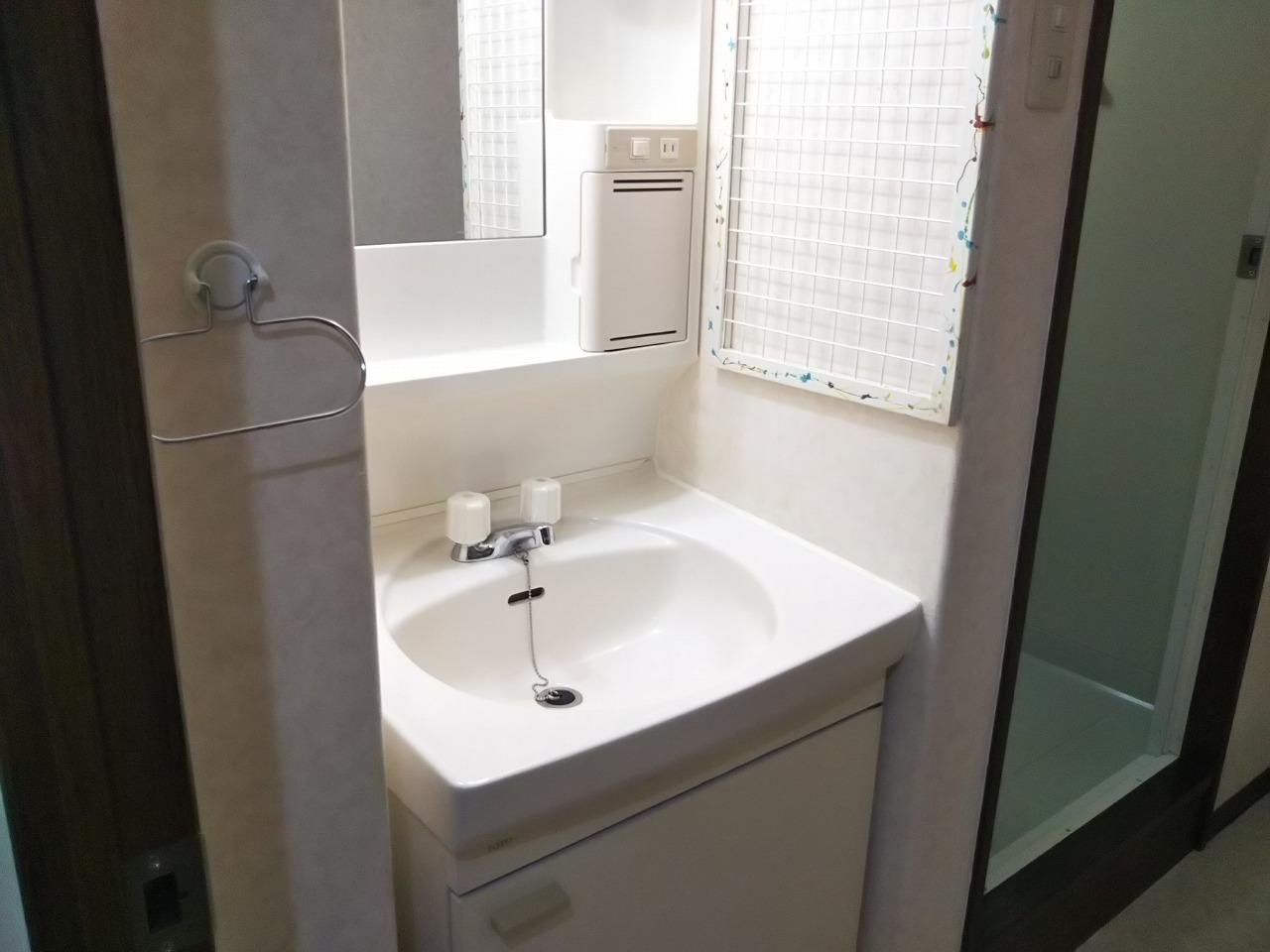 洗面設備　使いやすい独立洗面台です