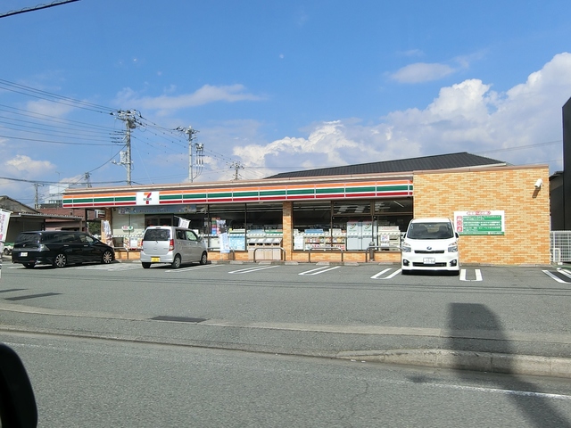 コンビニ　セブンイレブン富士市伝法店（コンビニ）まで823m