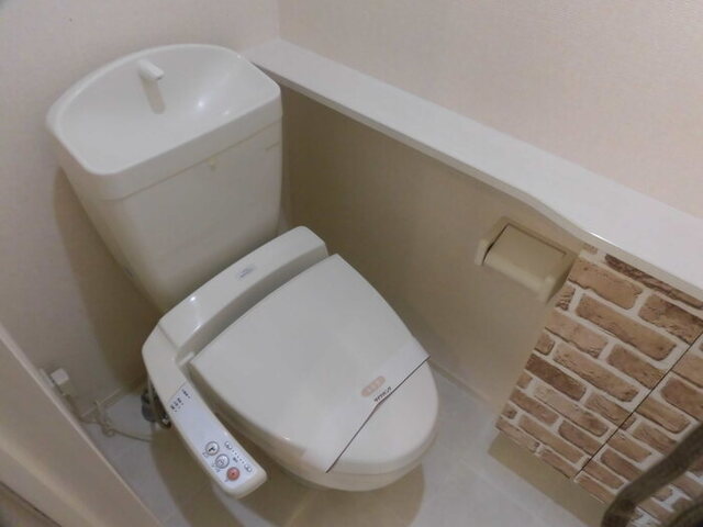 トイレ　１０５　温水洗浄便座トイレ
