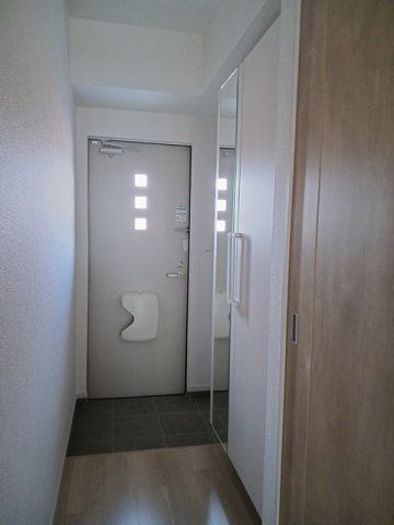 玄関　収納もある玄関です