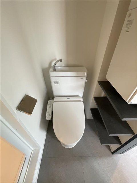 トイレ　■温水洗浄便座■ウォールキャビネット収納付き♪