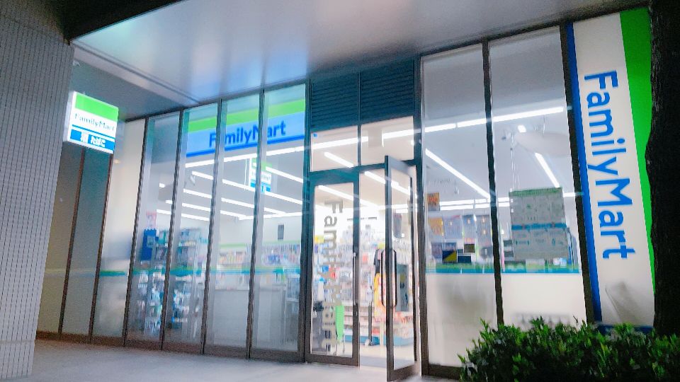 コンビニ　ファミリーマート 東武鉄道本社店（コンビニ）まで212m