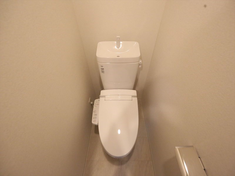 トイレ　温水洗浄暖房便座付トイレ