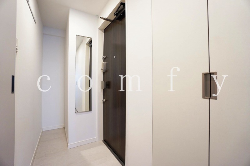 玄関　姿見のある玄関