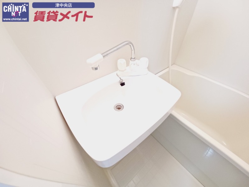 洗面設備　同物件別室写真