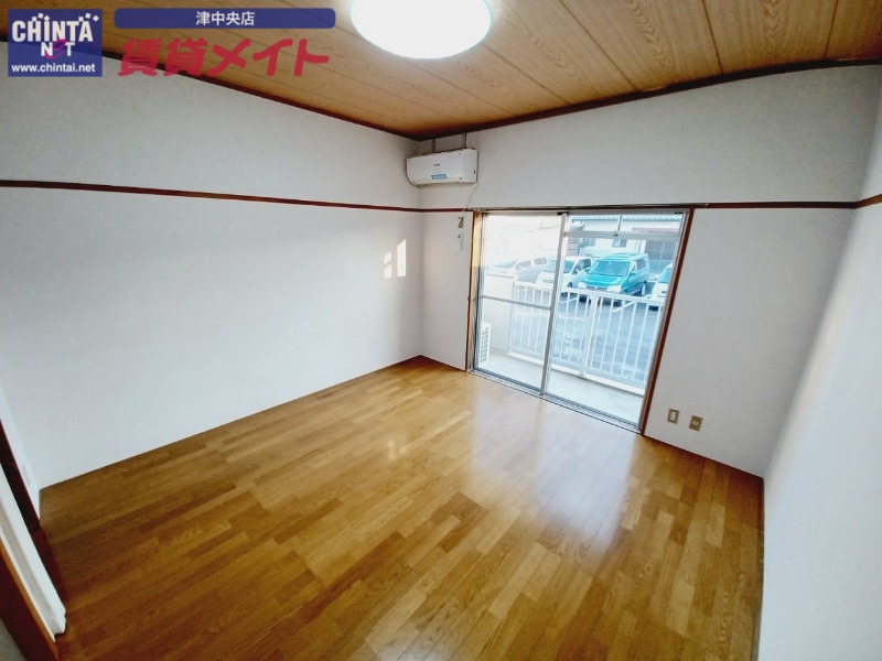 居室・リビング　同物件別室写真