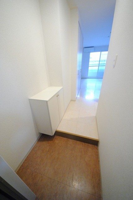 玄関　写真は１１３号室