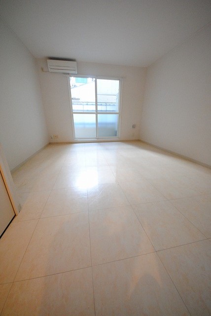 居室・リビング　写真は１１３号室