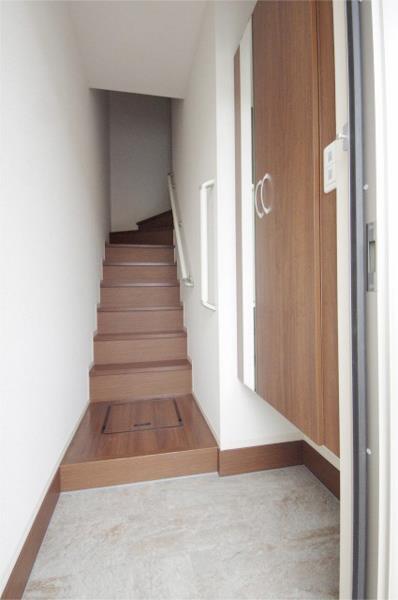 玄関　１階玄関（反転写真）