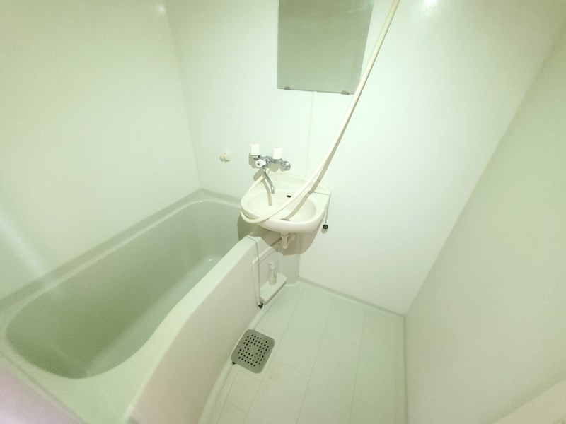 バス・シャワールーム　他のお部屋の写真を使用しております。