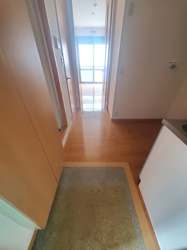 玄関　他のお部屋の写真を使用しております。