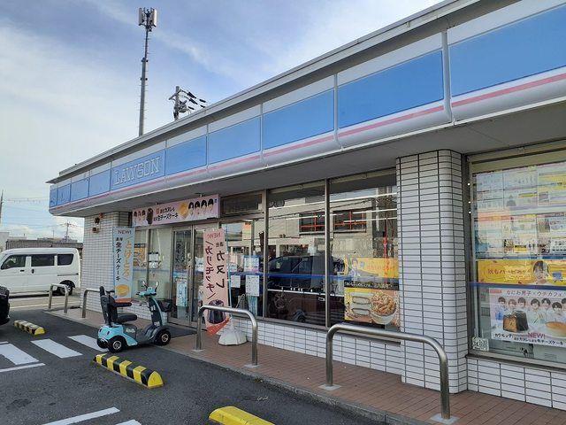 コンビニ　ローソン次郎丸店様（コンビニ）まで600m