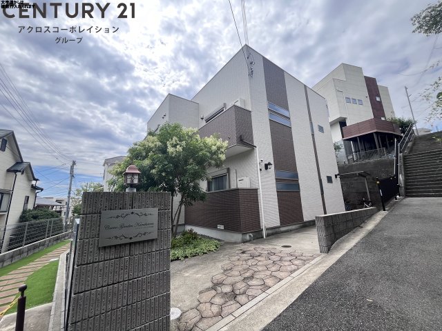 建物外観　オートロック・防犯カメラ付きで安心です！