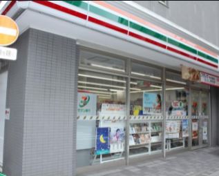 コンビニ　セブンイレブン日本橋人形町3丁目店（コンビニ）まで218m