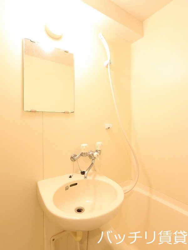 洗面設備　同型タイプの為現状優先