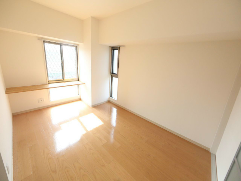 その他部屋・スペース　洋室8.5帖　出窓付き　広めな洋室