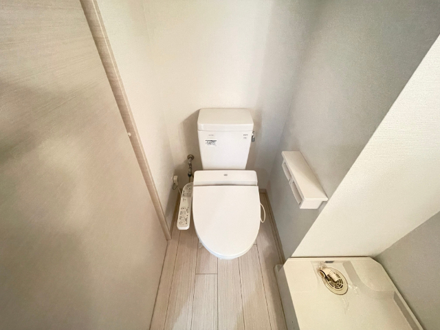 トイレ　温水洗浄便座です