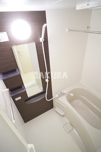 バス・シャワールーム　雨の日でも安心の浴室乾燥機付きです♪