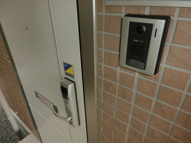 セキュリティ　カメラ付きインターホンで安心です！