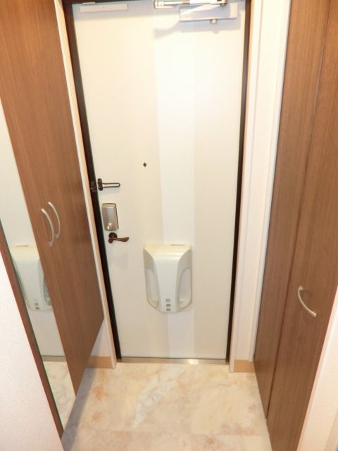 玄関　両側に収納あります！