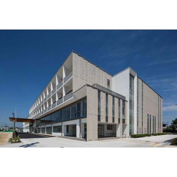 中学校　市立一条中学校（中学校）まで800m