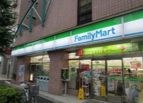 コンビニ　ファミリーマート神田佐久間町店（コンビニ）まで225m