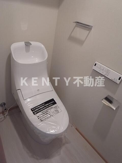 トイレ　落ち着いた色調のトイレです