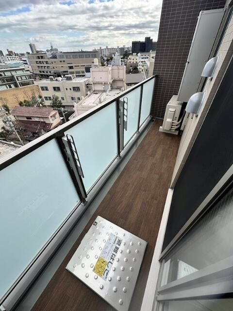 バルコニー　バルコニーがあるので洗濯物を太陽の下で干すことができます♪