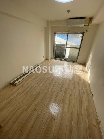 居室・リビング　こちらの居間で趣味の時間をお楽しみください