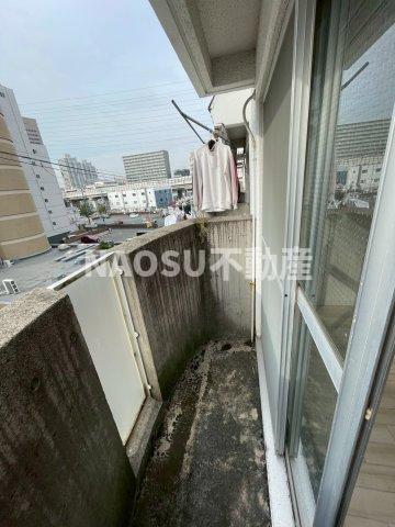 バルコニー　暖かな日差しのふりそそぐバルコニー