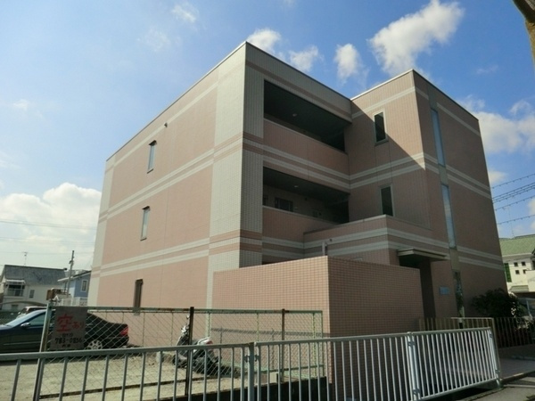 建物外観　オートロック完備で安心のセキュリティ♪