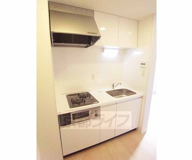 キッチン　２口ガスコンロ付きのシステムキッチンです。