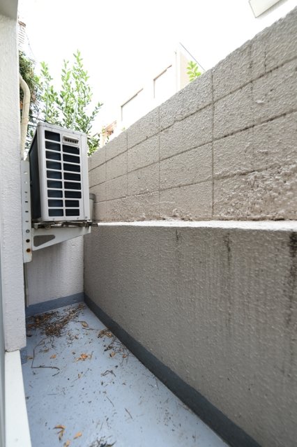 バルコニー　暖かな日差しのふりそそぐバルコニー