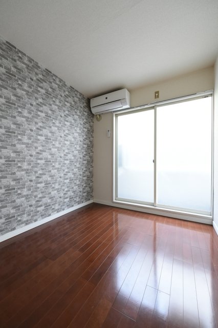 居室・リビング　明るい洋室です