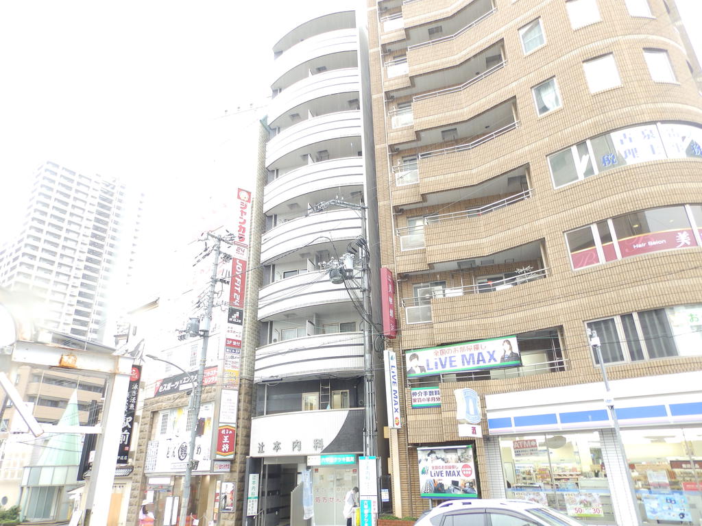 建物外観　駅前