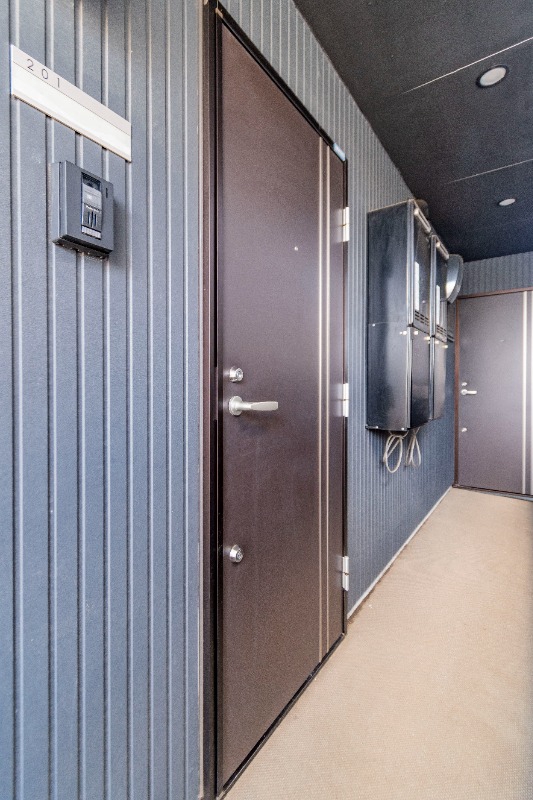 玄関　室内写真は２０１号室のものです（参考写真）