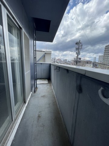 バルコニー　バルコニーからの眺めを楽しみながら食事をしませんか