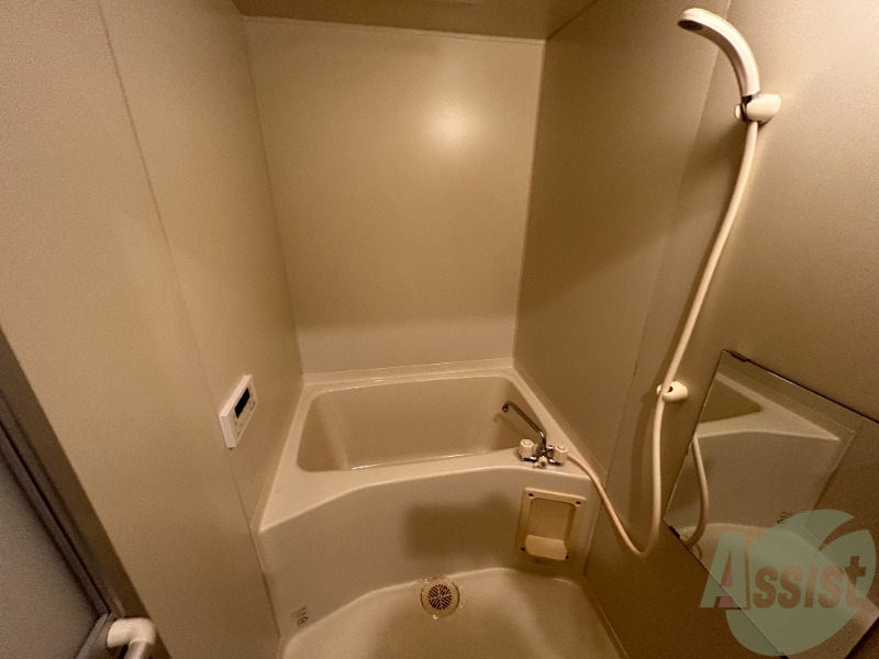 バス・シャワールーム　落ち着いたデザインの浴室。ゆったりできそうです。