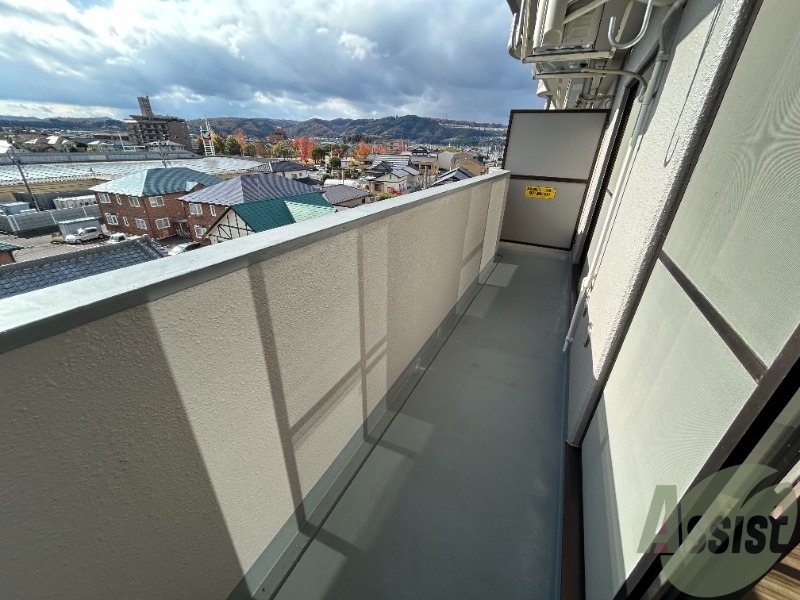 バルコニー　バルコニーは南向きです。暖かい日差しが望めそうですね。