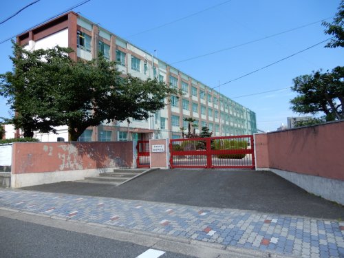 中学校　名古屋市立駒方中学校（中学校）まで228m
