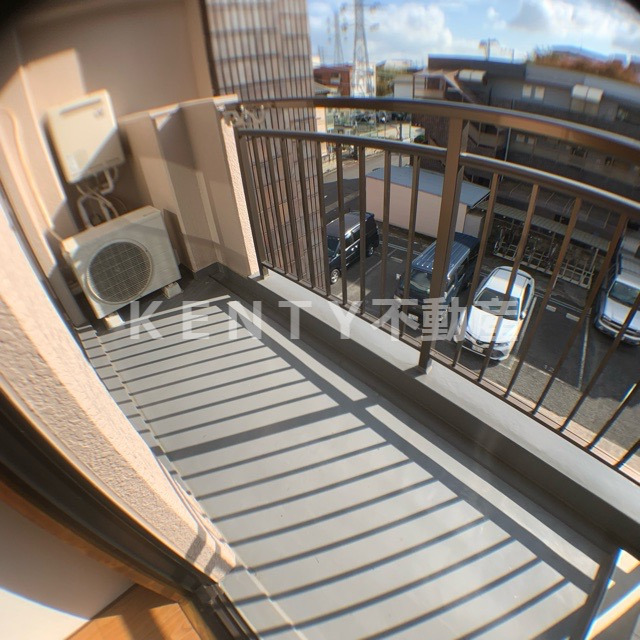 バルコニー　開放的で明るい空間を演出してくれるバルコニーです