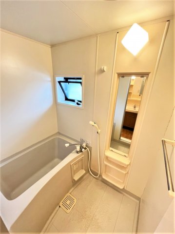 バス・シャワールーム　同物件、別号室の参考写真です。