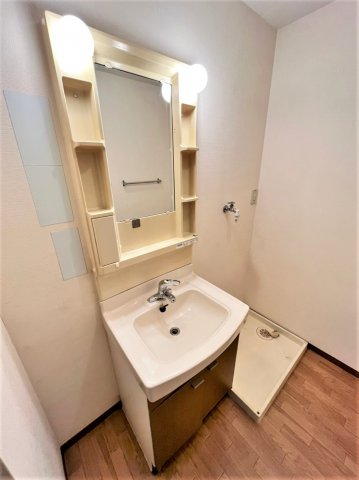 洗面設備　同物件、別号室の参考写真です。