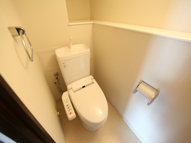 トイレ　温水洗浄便座付トイレ