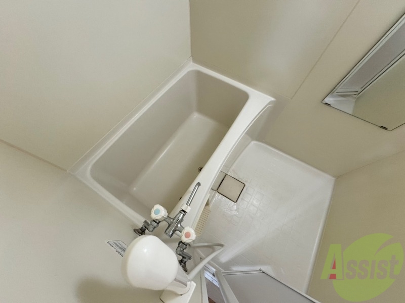 バス・シャワールーム　お風呂になります。一日の疲れを癒してくださいね。