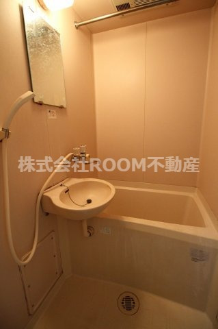 バス・シャワールーム　コンパクトで使いやすいお風呂です