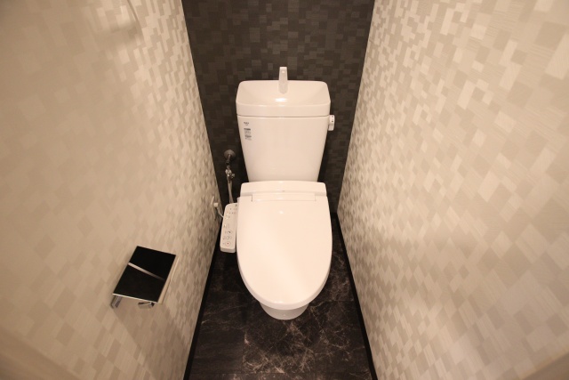 トイレ　※別室の参考写真の為、現況優先です。